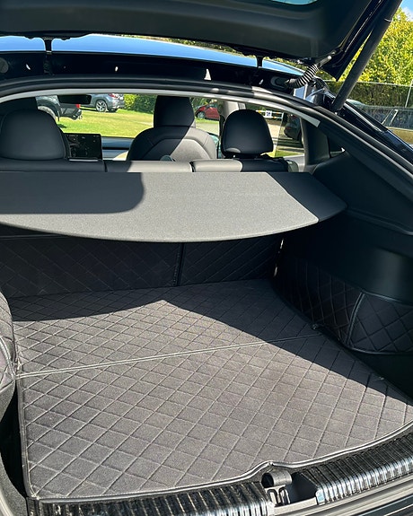 Tesla Model Y 10 of 12