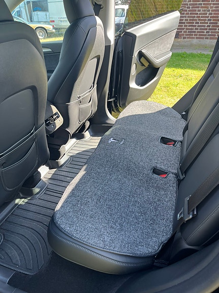 Tesla Model Y 8 of 12