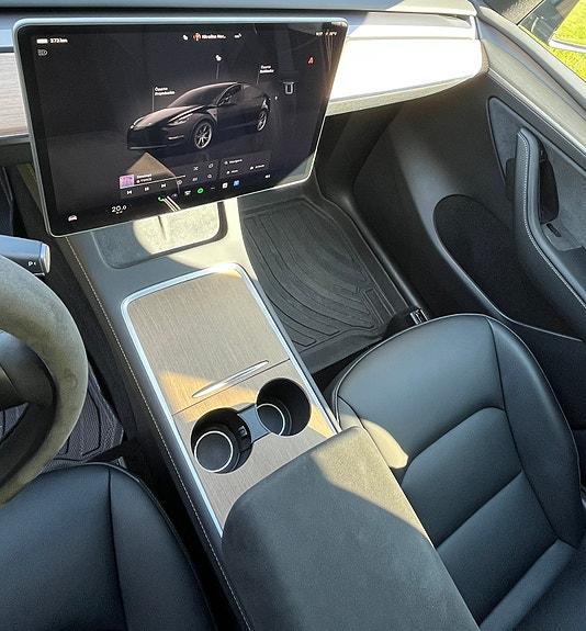Tesla Model Y 5 of 12