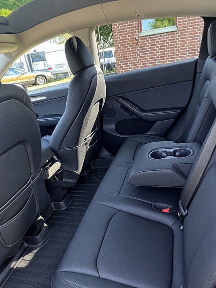 Tesla Model Y 7 of 12