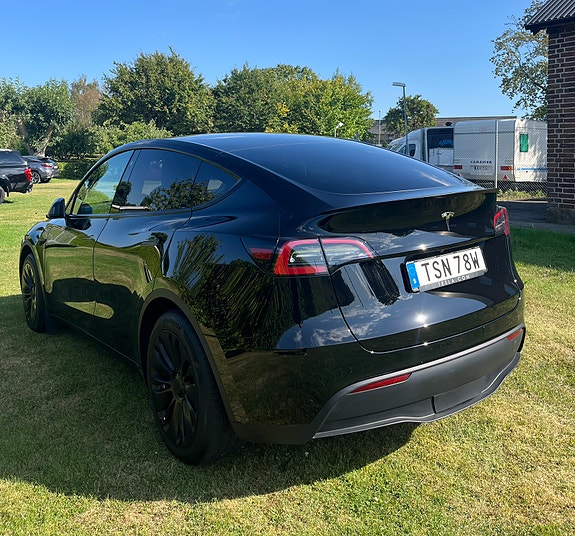 Tesla Model Y 3 of 12