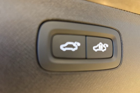 Volvo XC90 26 of 30
