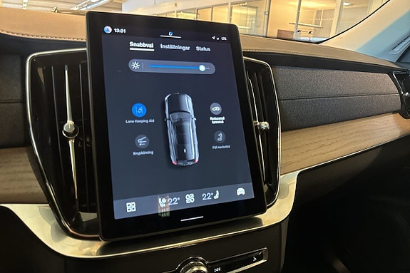 Volvo XC90 16 of 30