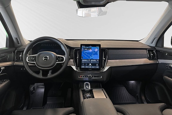 Volvo XC90 10 of 30