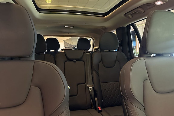 Volvo XC90 29 of 30