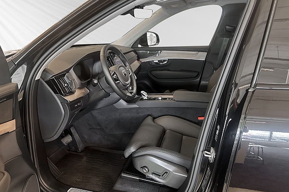 Volvo XC90 8 of 30