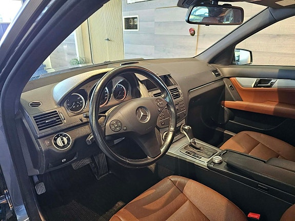 Mercedes-Benz C250 4 of 16