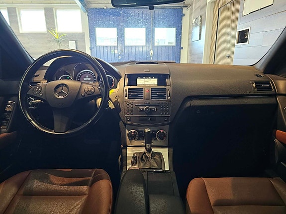 Mercedes-Benz C250 10 of 16