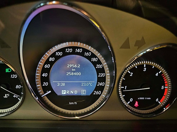 Mercedes-Benz C250 11 of 16