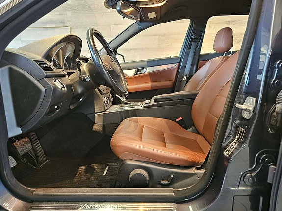 Mercedes-Benz C250 5 of 16