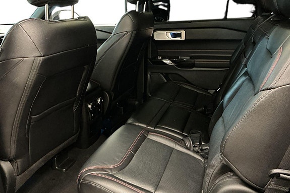 Ford Explorer 12 of 30