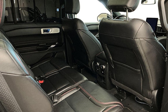 Ford Explorer 11 of 30