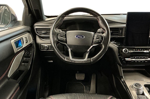 Ford Explorer 15 of 30