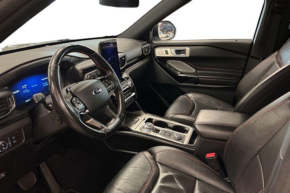 Ford Explorer 10 of 30