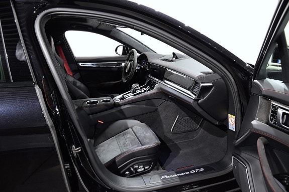 Porsche Panamera GTS 7 of 17