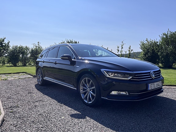 Volkswagen Passat 2 of 9