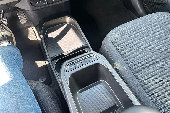 Kia EV4 12 of 16
