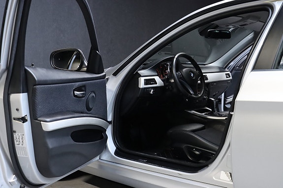BMW 320d 9 of 21