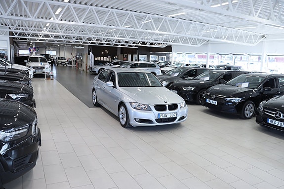 BMW 320d 3 of 21