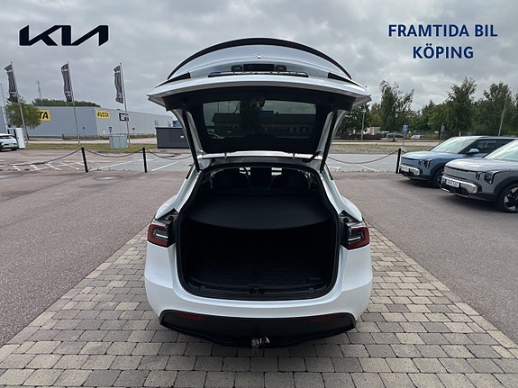 Tesla Model Y 13 of 19