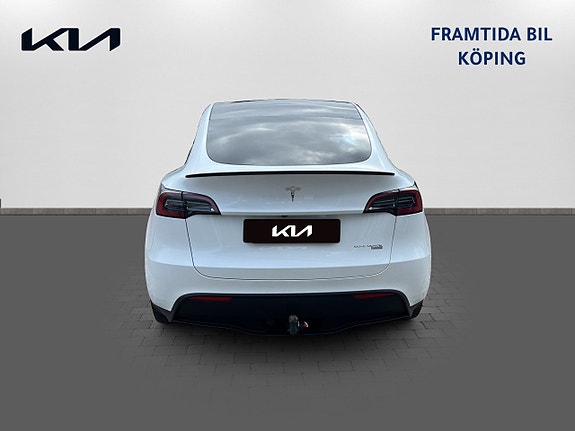 Tesla Model Y 5 of 19