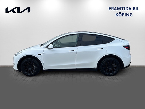 Tesla Model Y 4 of 19
