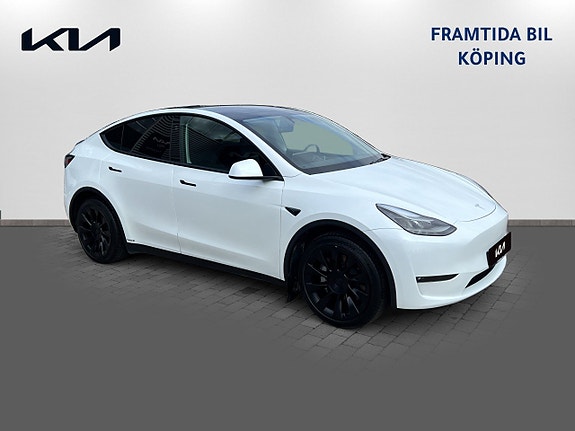 Tesla Model Y 3 of 19
