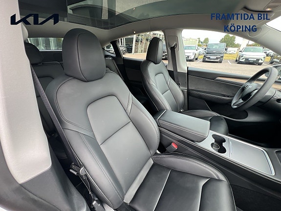 Tesla Model Y 16 of 19