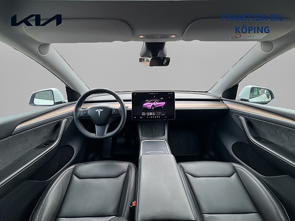 Tesla Model Y 7 of 19