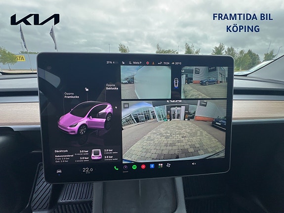 Tesla Model Y 10 of 19