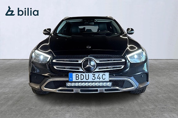 Mercedes-Benz E220 2 of 20