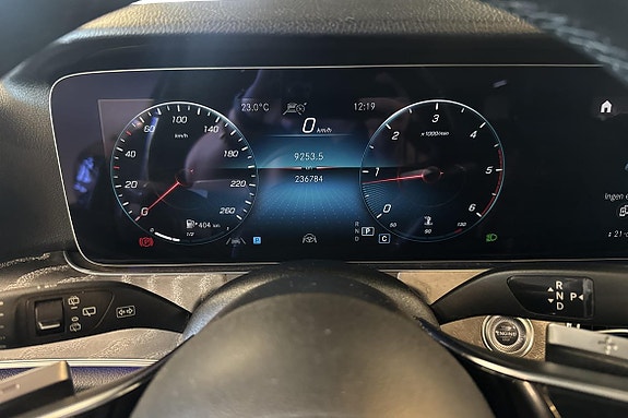 Mercedes-Benz E220 13 of 20