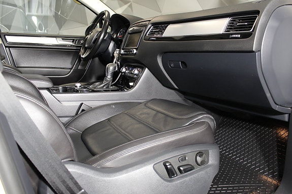 Volkswagen Touareg 13 of 27