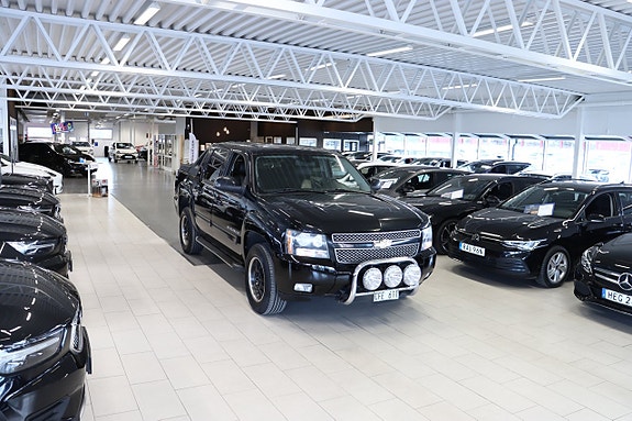 Chevrolet Avalanche 3 of 24