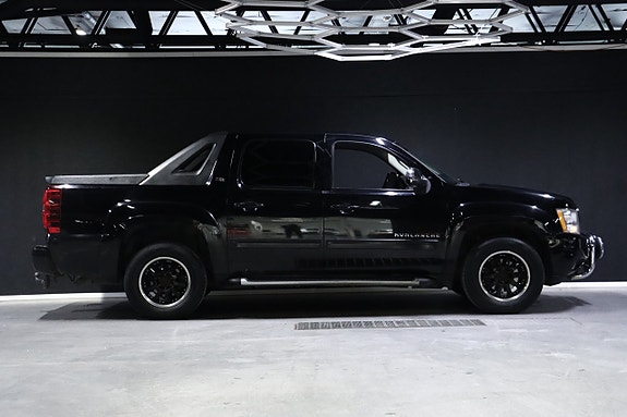 Chevrolet Avalanche 7 of 24