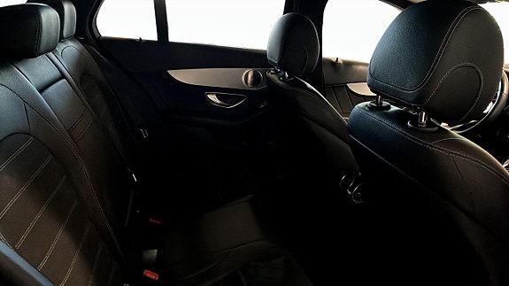 Mercedes-Benz C300 de 5 of 12