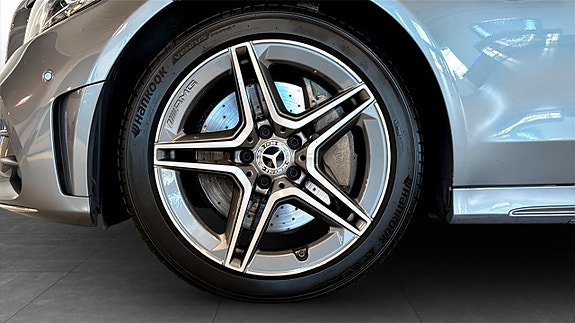 Mercedes-Benz C300 de 9 of 12