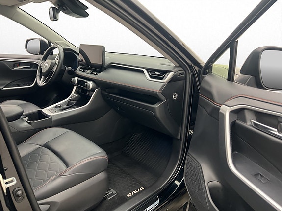 Toyota RAV4 26 of 30