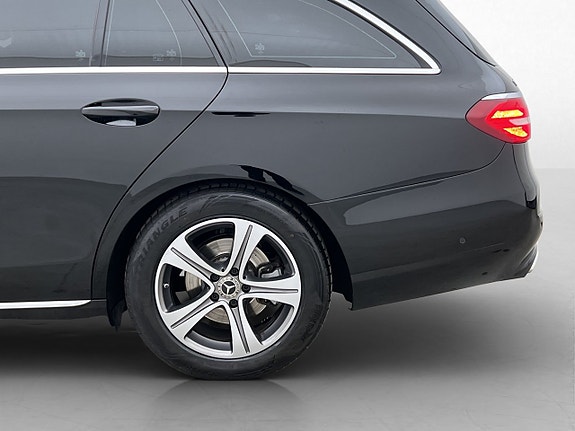 Mercedes-Benz E200 29 of 30