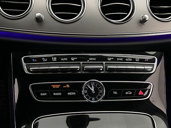 Mercedes-Benz E200 22 of 30
