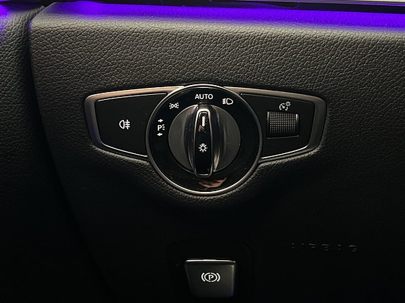 Mercedes-Benz E200 27 of 30