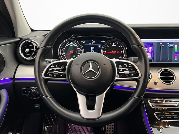 Mercedes-Benz E200 13 of 30