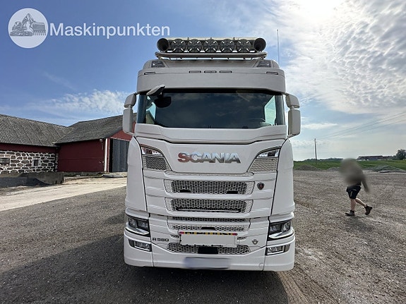 Scania r580 tungdragare med svanhalstrailer 2 of 27