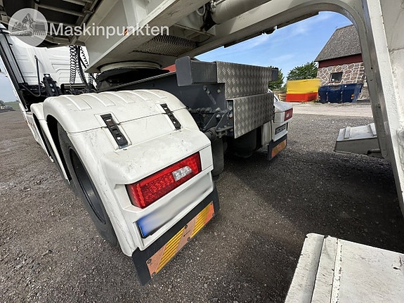Scania r580 tungdragare med svanhalstrailer 7 of 27