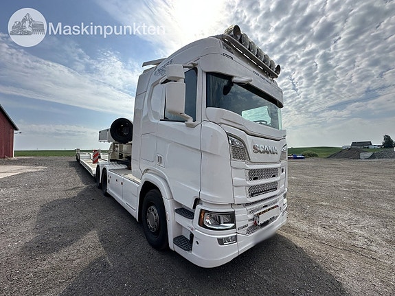 Scania r580 tungdragare med svanhalstrailer 3 of 27
