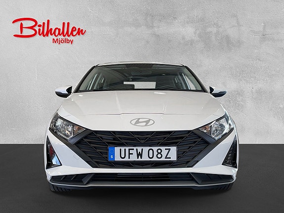 Hyundai i20 2 of 13