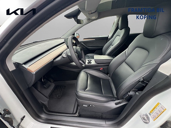 Tesla Model Y 8 of 20