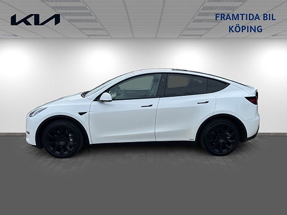 Tesla Model Y 4 of 20
