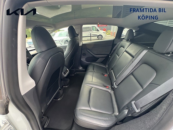 Tesla Model Y 9 of 20