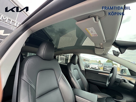 Tesla Model Y 17 of 20